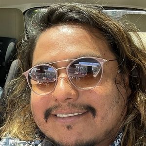 I sell designer stuffs and shooeeezzzz